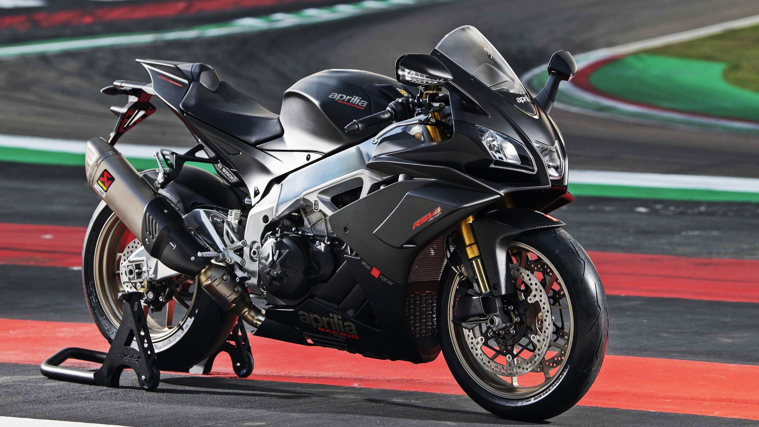 76人投篮教练现场调整球员手型改善出手质量,76人队战术