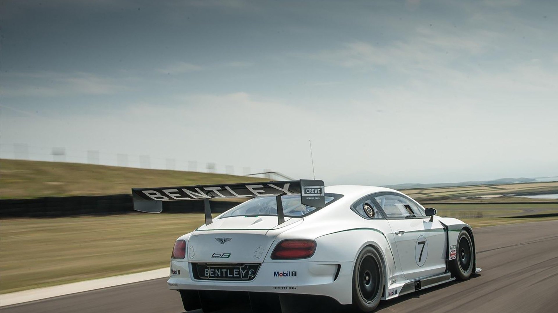 女篮新秀海外试训归来,技战术提升显著,国外女篮